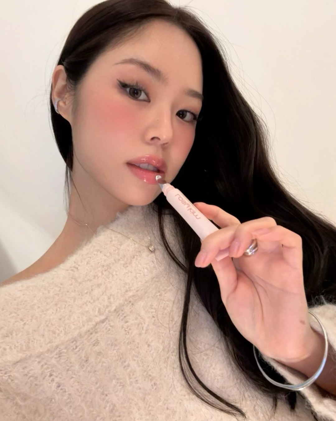 在補水之外也能提供自然色澤的唇妝效果