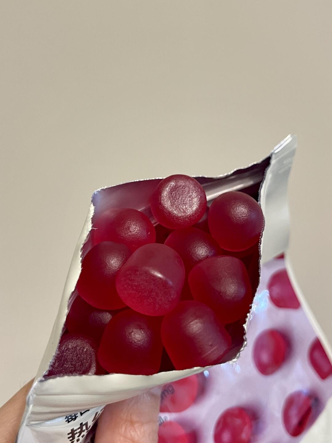 助眠軟糖或GABA補充品，其作用是輔助壓力大、偶爾難以放鬆的族群