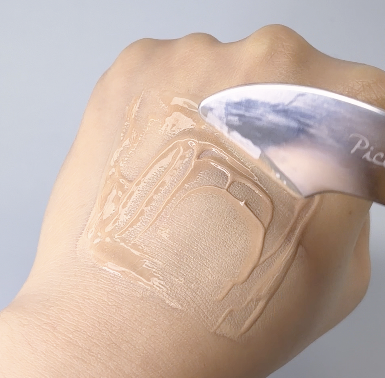 黃油乳液與粉底液1:1混合