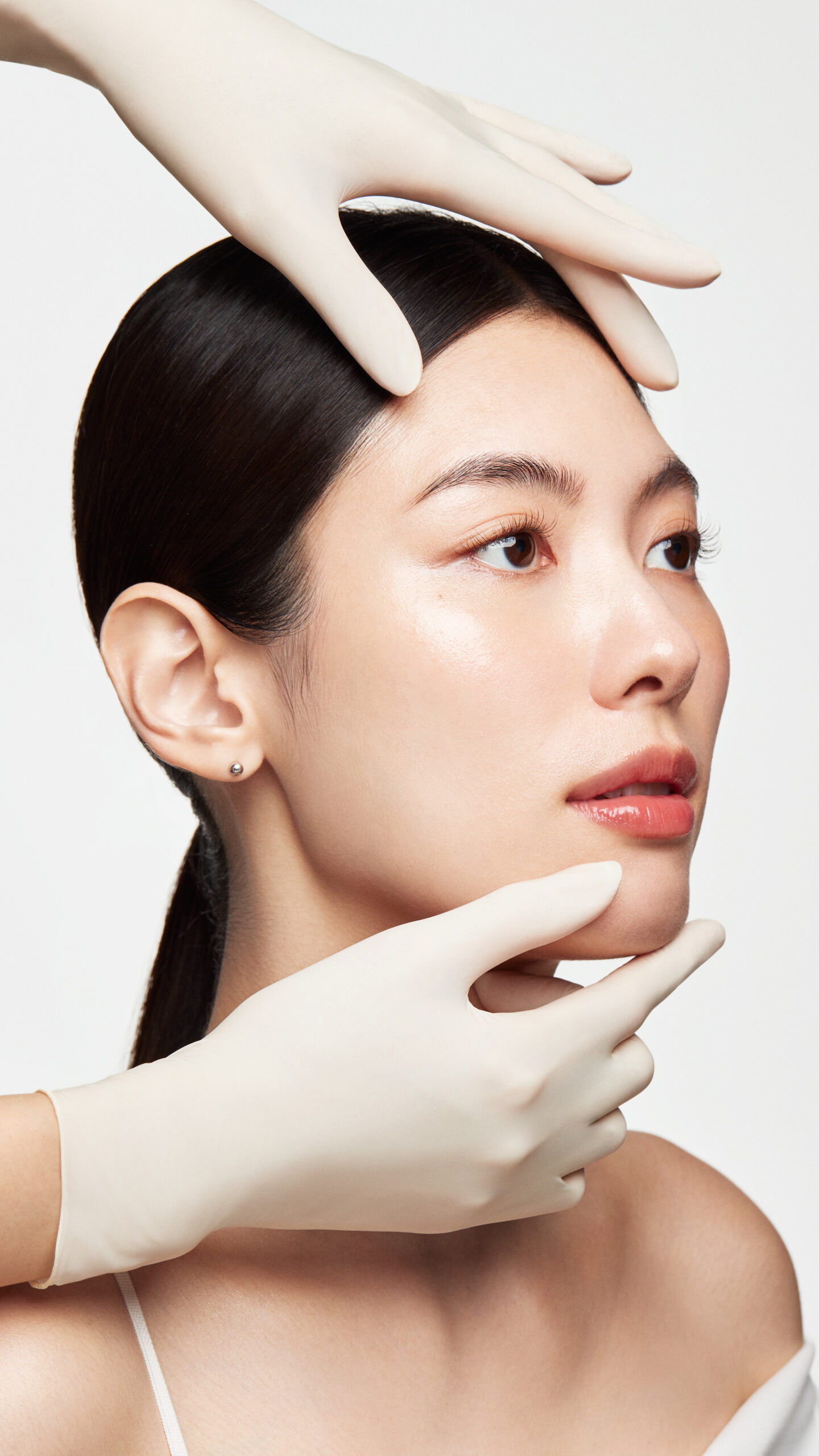 醫美療程堪稱女生們的肌膚救贖，主打一個快、狠、準。