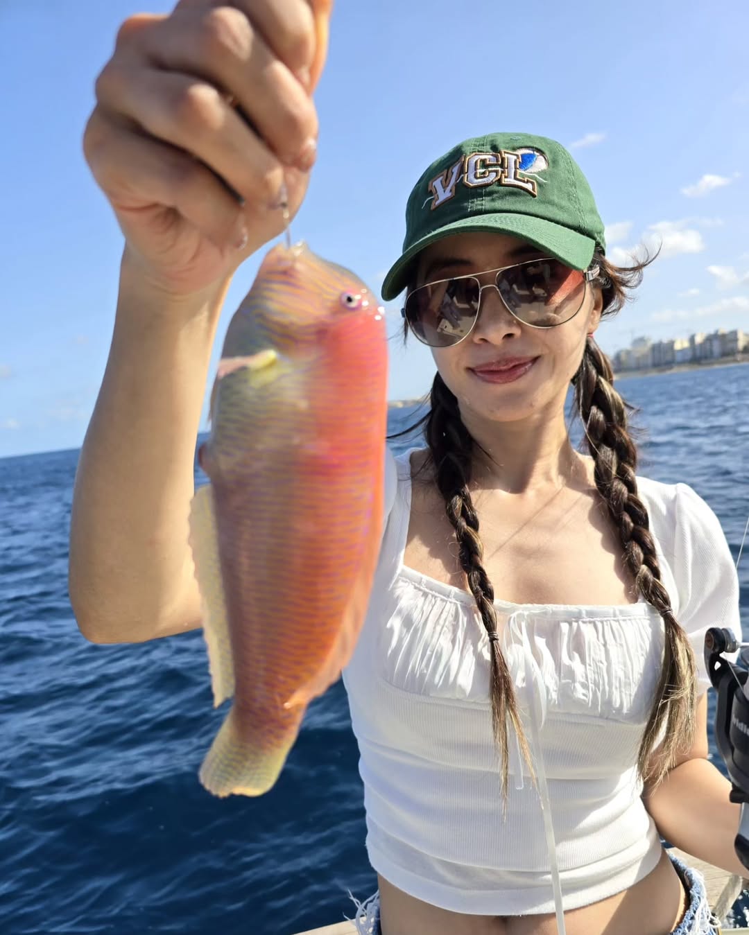 避開加工食品與過敏原，降低體內的慢性發炎，從而減輕腎上腺（皮質醇）的負擔