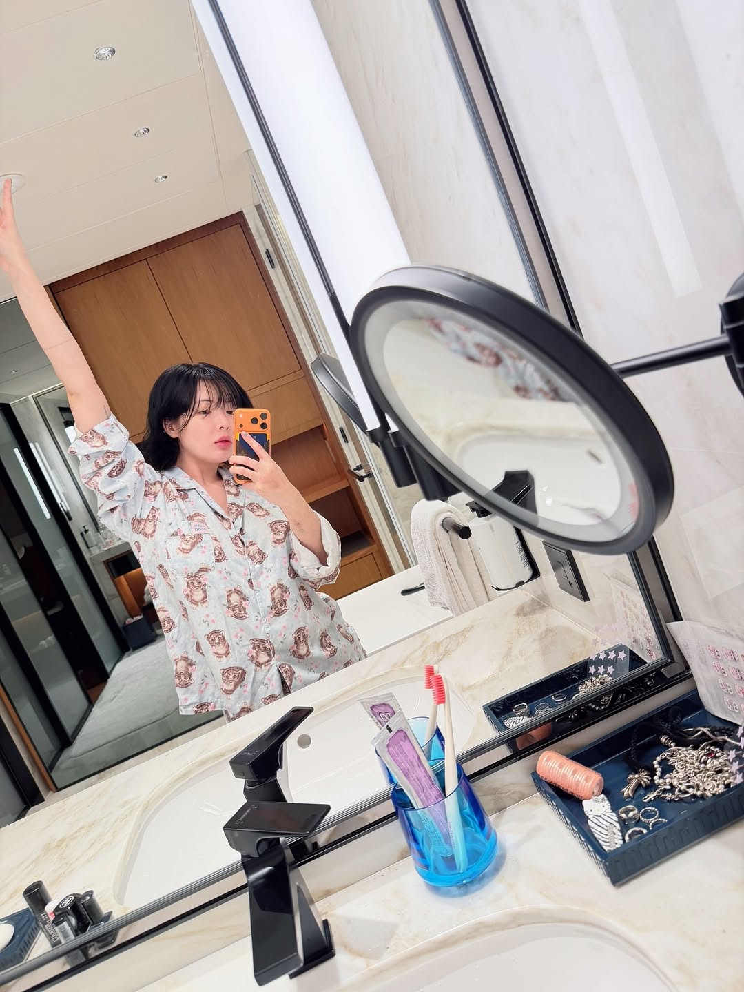 飲食上若能嚴格控制甜食與奶製品的攝取，能顯著減輕肌膚的負擔，平穩度過爆痘危機