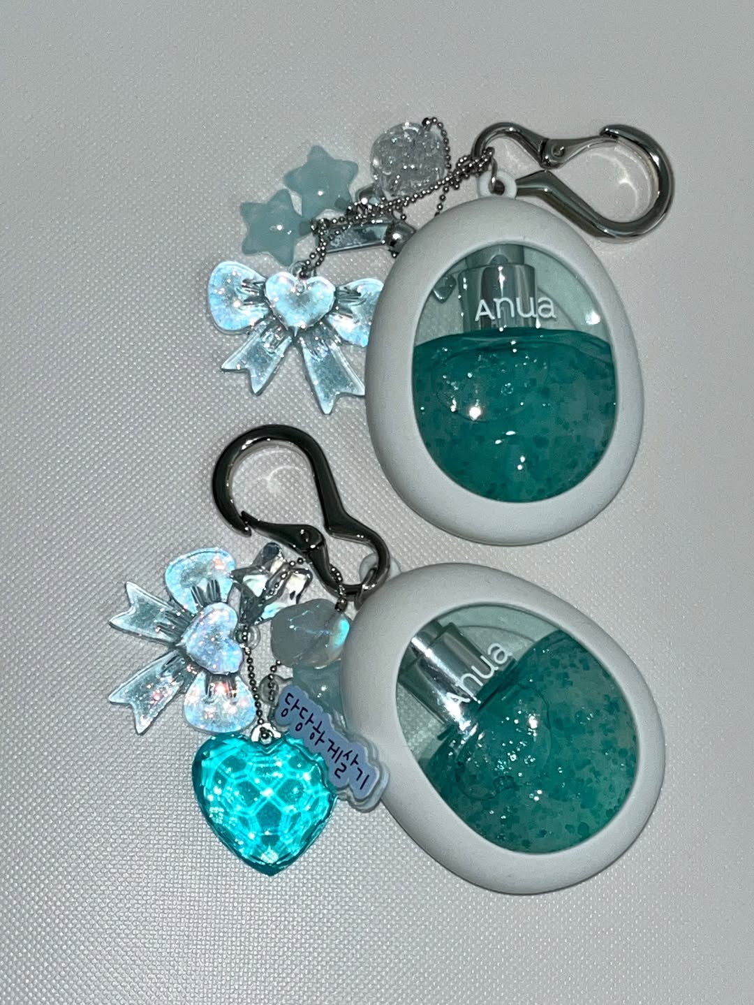 除了硬核的成分配方，這款噴霧能瞬間大熱，其「外貌」絕對功不可沒