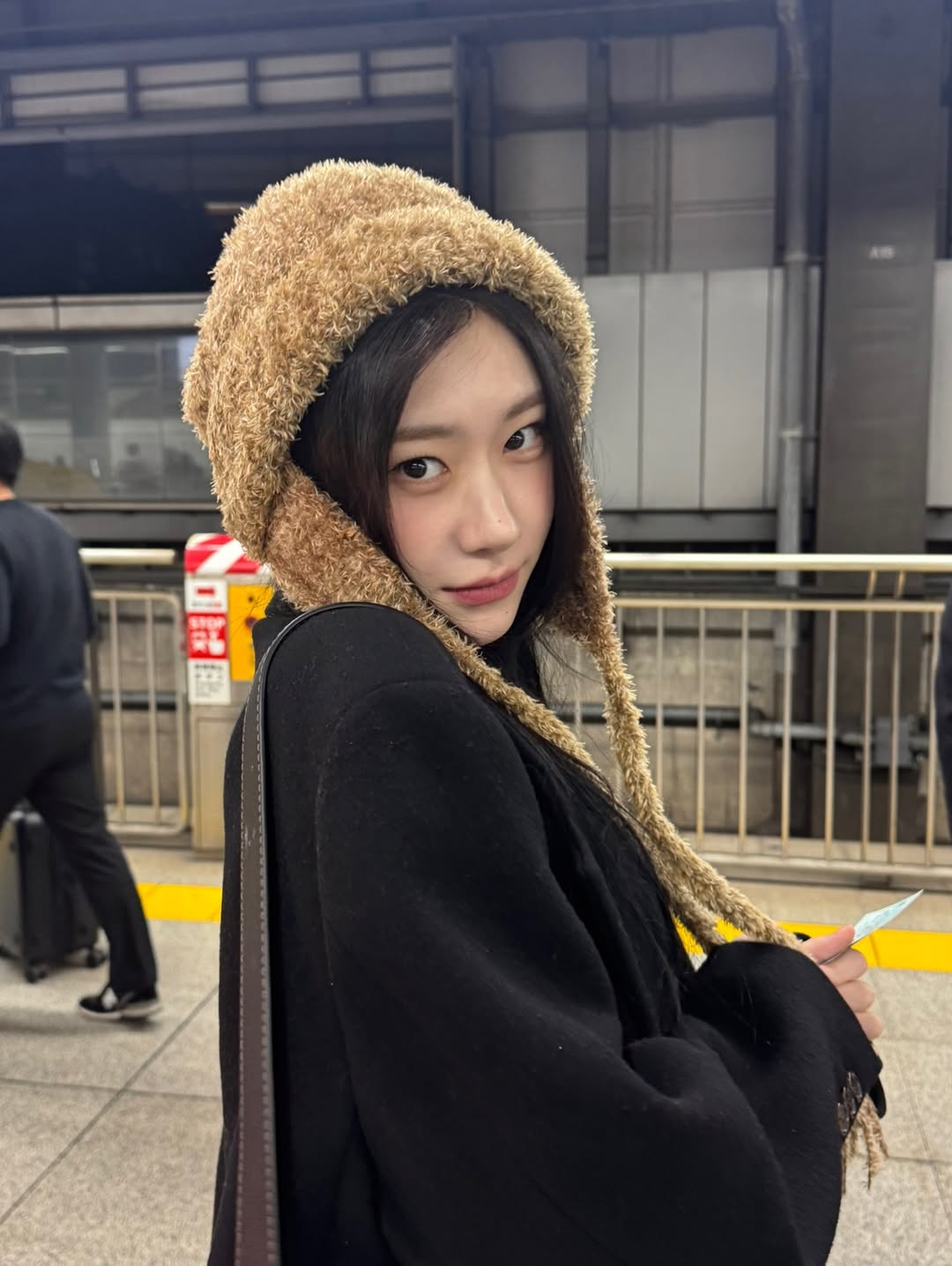 皮秒雷射的核心在於「先破壞後建設」的科學過程。若術後出現變黑現象，這通常是皮膚發出的警訊