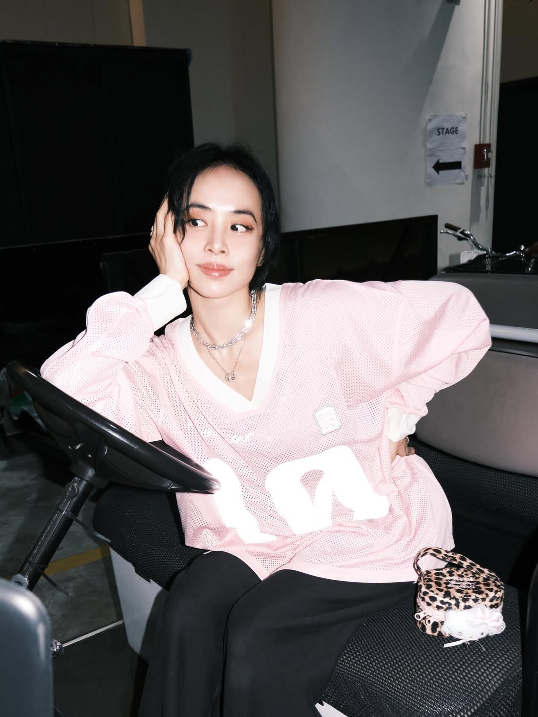 蔡依林堅持9點睡覺，就是為了符合生物鐘，讓褪黑激素與生長激素在正確的時間分泌，這在現代內分泌學中已被證實能有效提升代謝