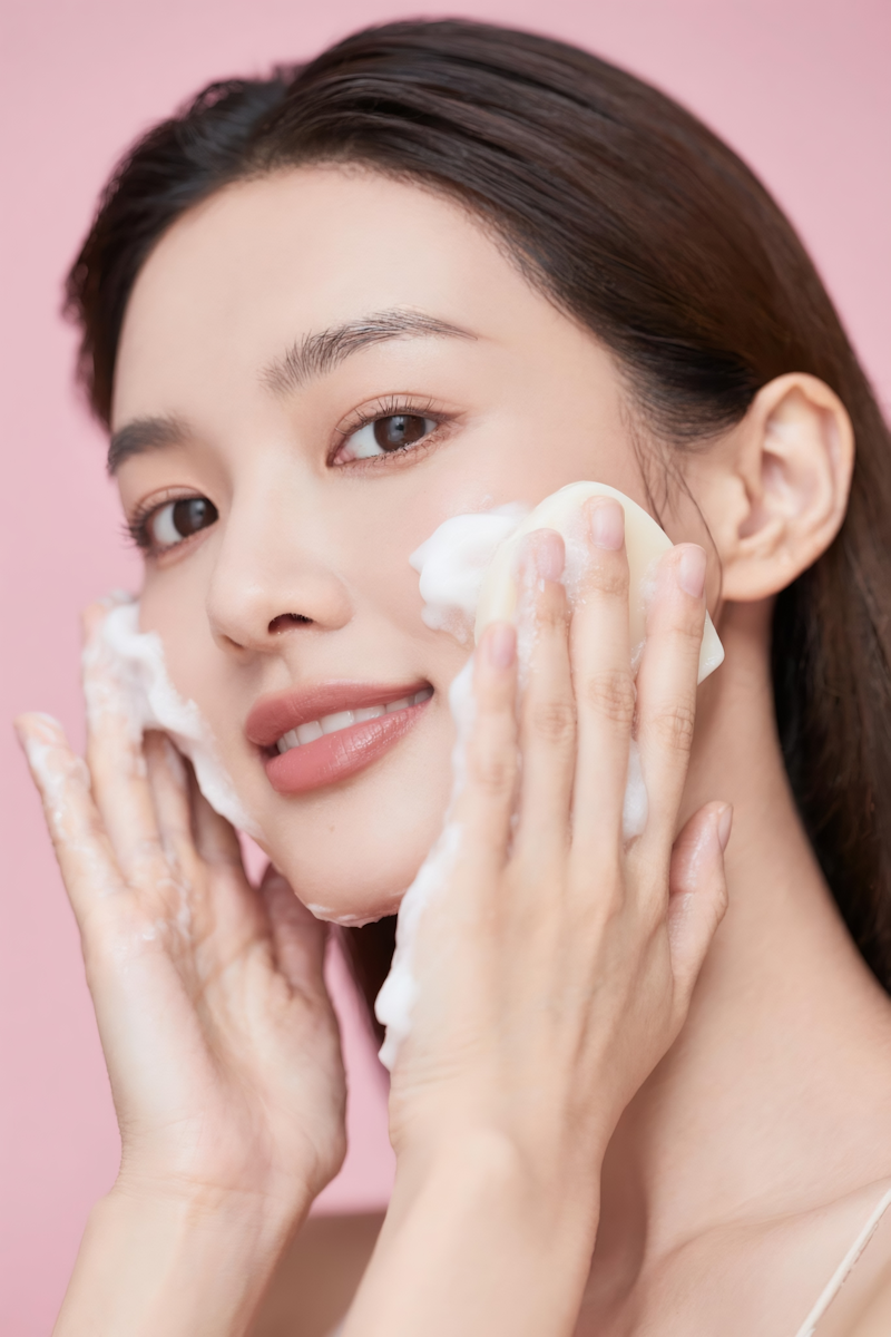 卸妝油並不可怕，它是對付頑固防水彩妝的最強武器。可怕的是「求快」與「隨便」