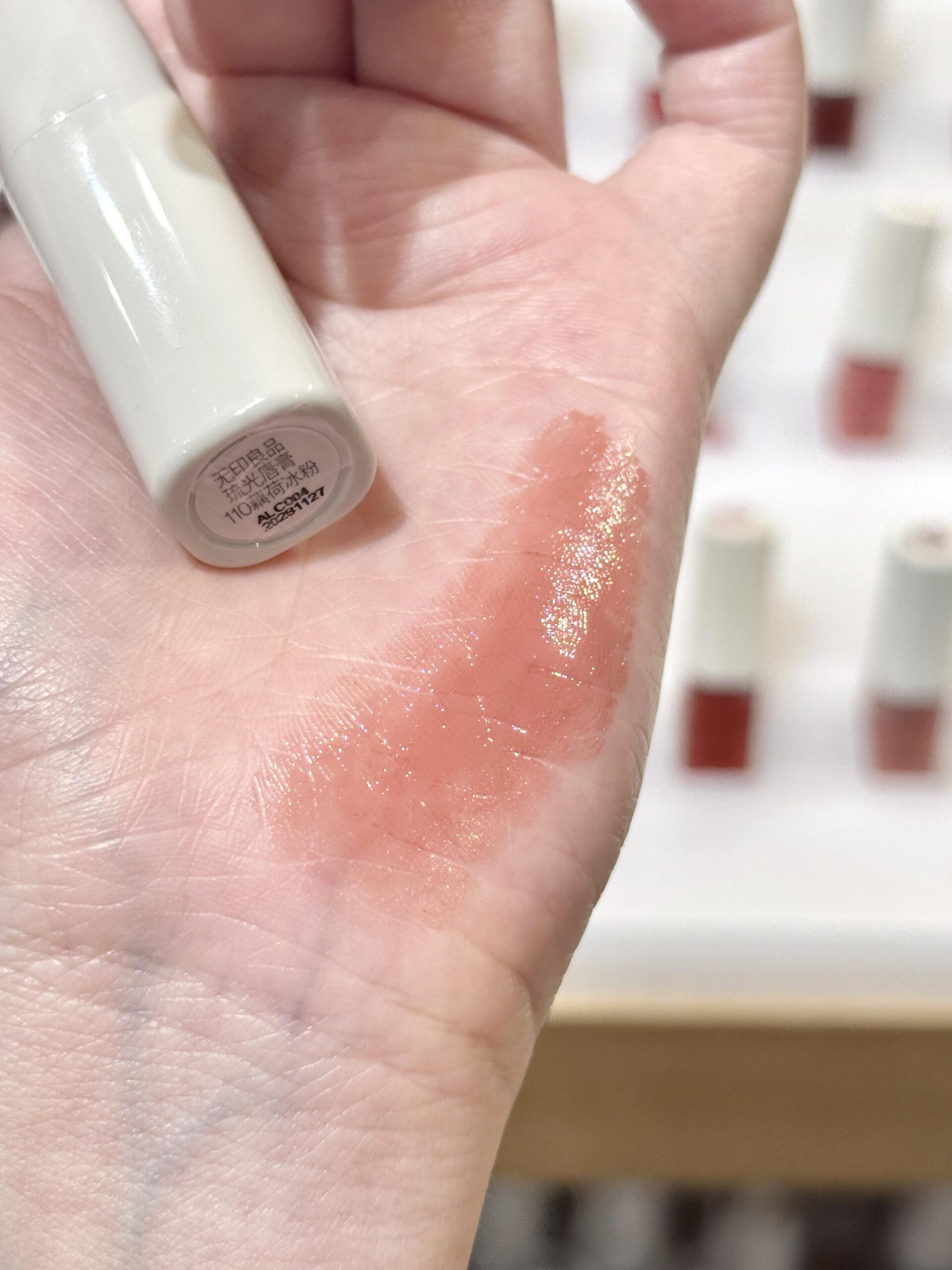 「#110藕荷冰粉」這個色號，甚至被美妝博主封為 大牌平替