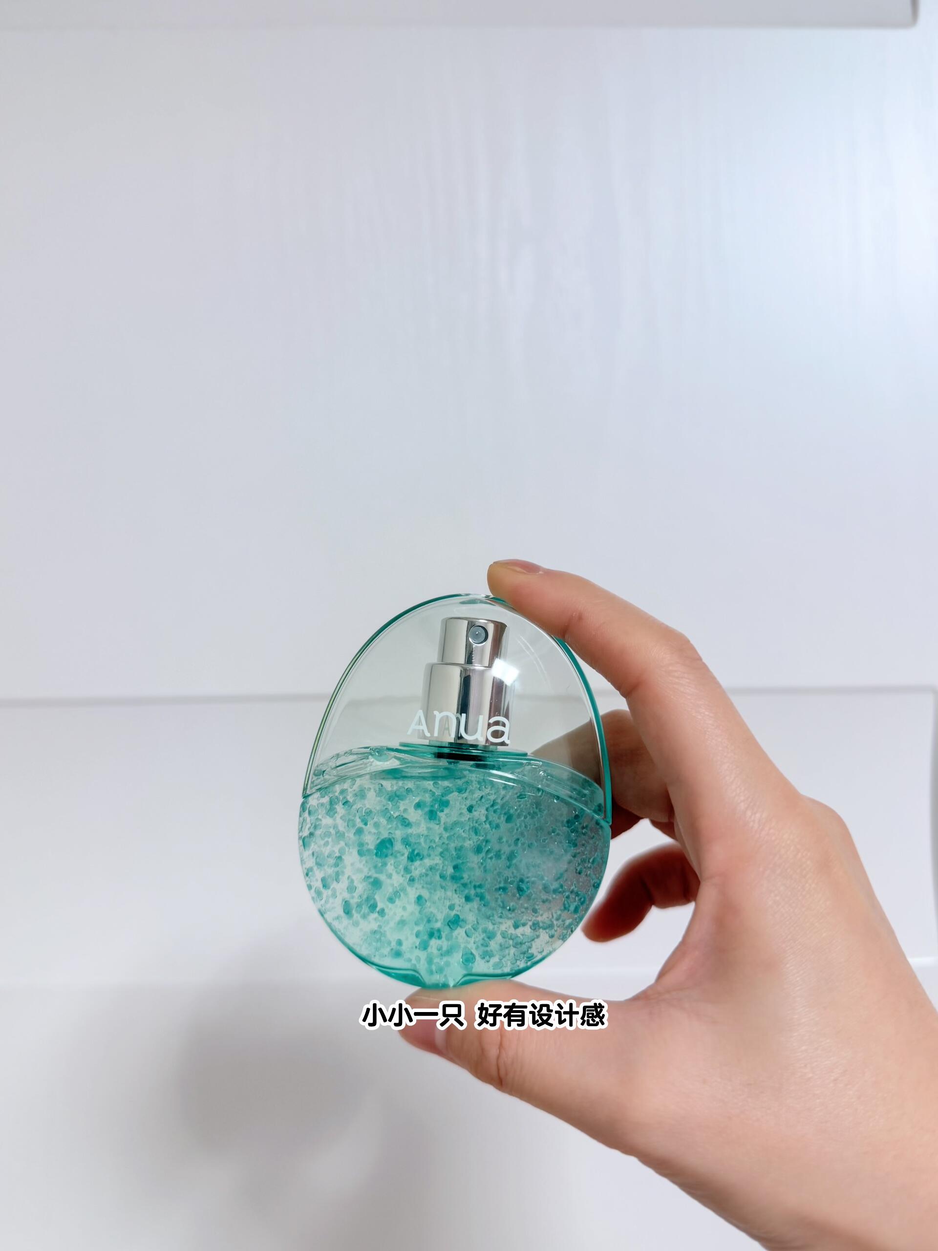 噴霧細緻如晨霧，能均勻散佈在臉部，不會形成大水珠