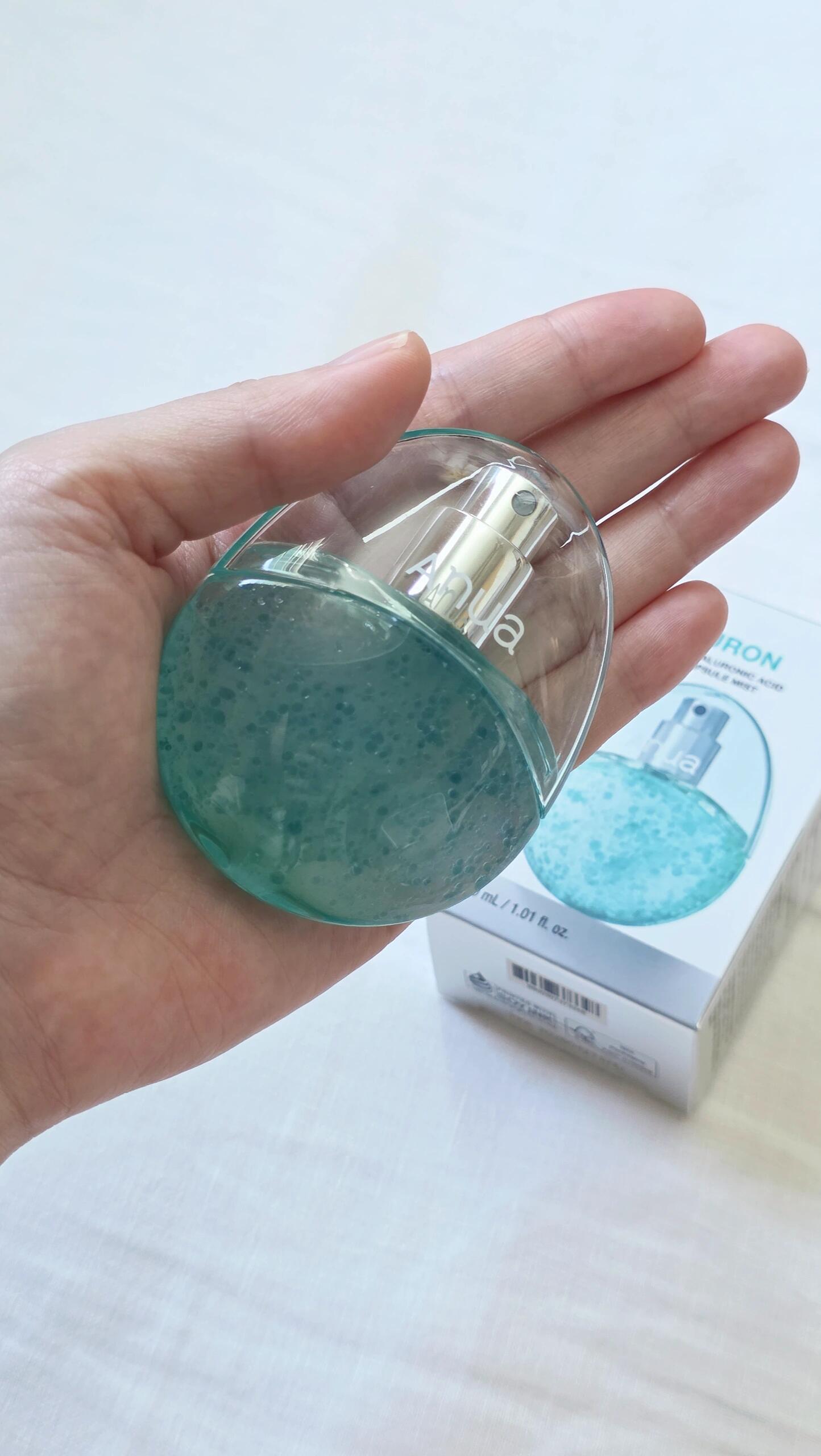 打破了傳統長條形噴霧的單調感，這款產品採用了極具手感的蛋型設計