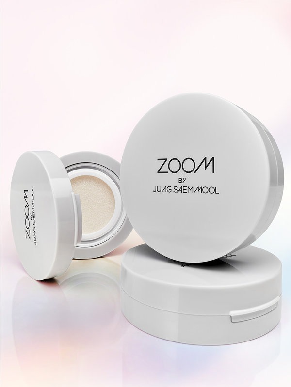 內附的粉撲彈力極佳，能幫助粉體均勻拍入毛孔，徹底解決廉價氣墊易浮粉、不貼妝的痛點