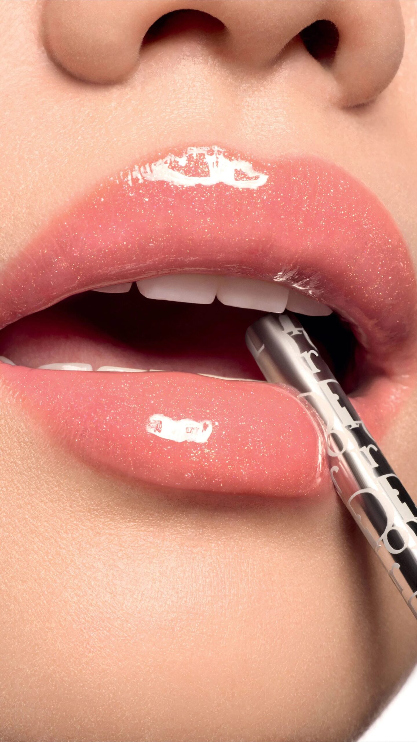 閃耀蜜糖：帶細緻光澤，如同在唇心點綴糖霜