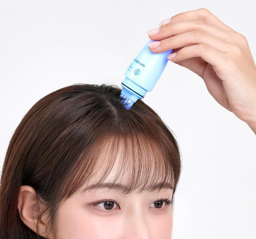 類似大號睫毛膏的螺旋式刷頭，能均勻抓取每一根髮絲