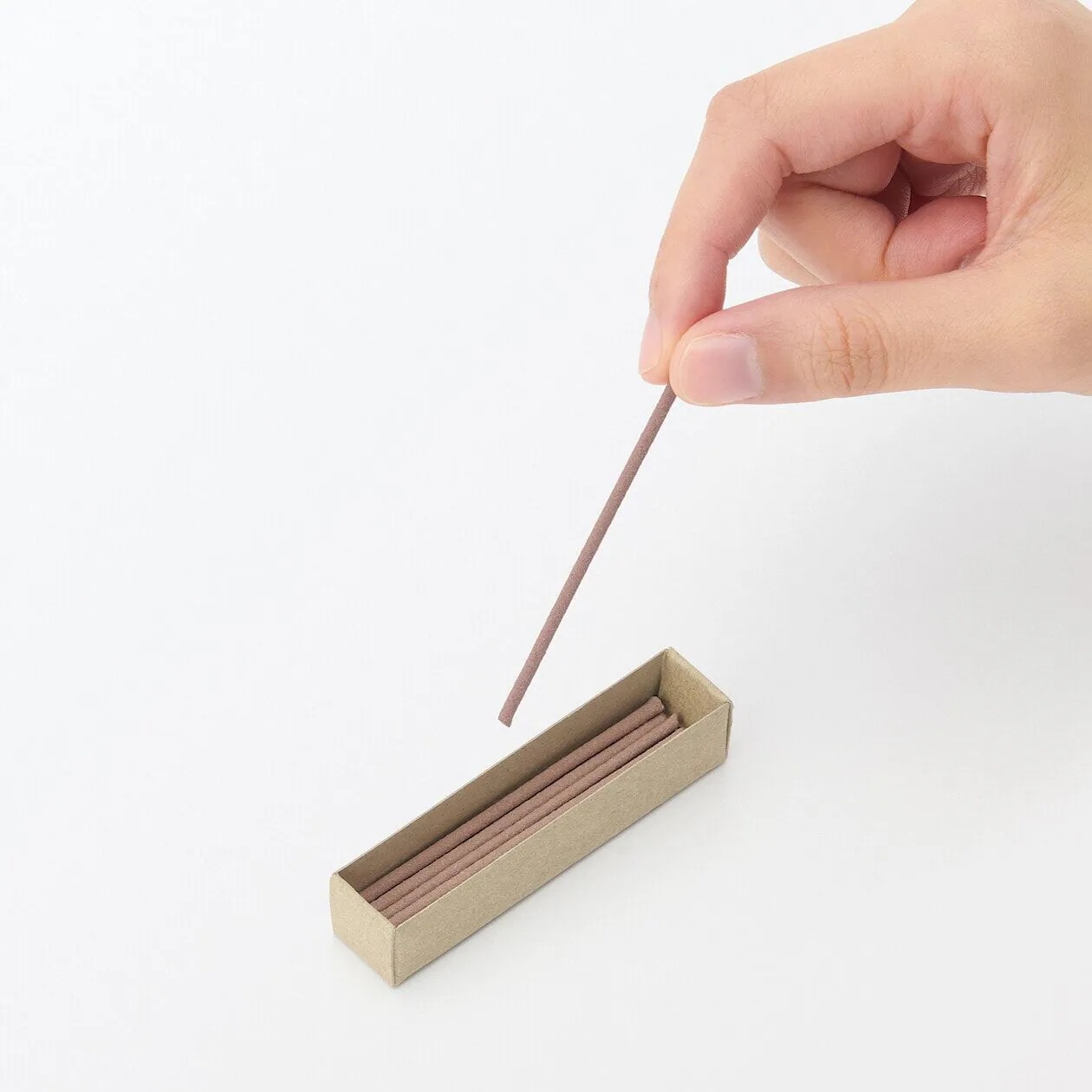 每支燃燒時間約10至15分鐘，非常適合在睡前給自己一段放鬆的Me Time