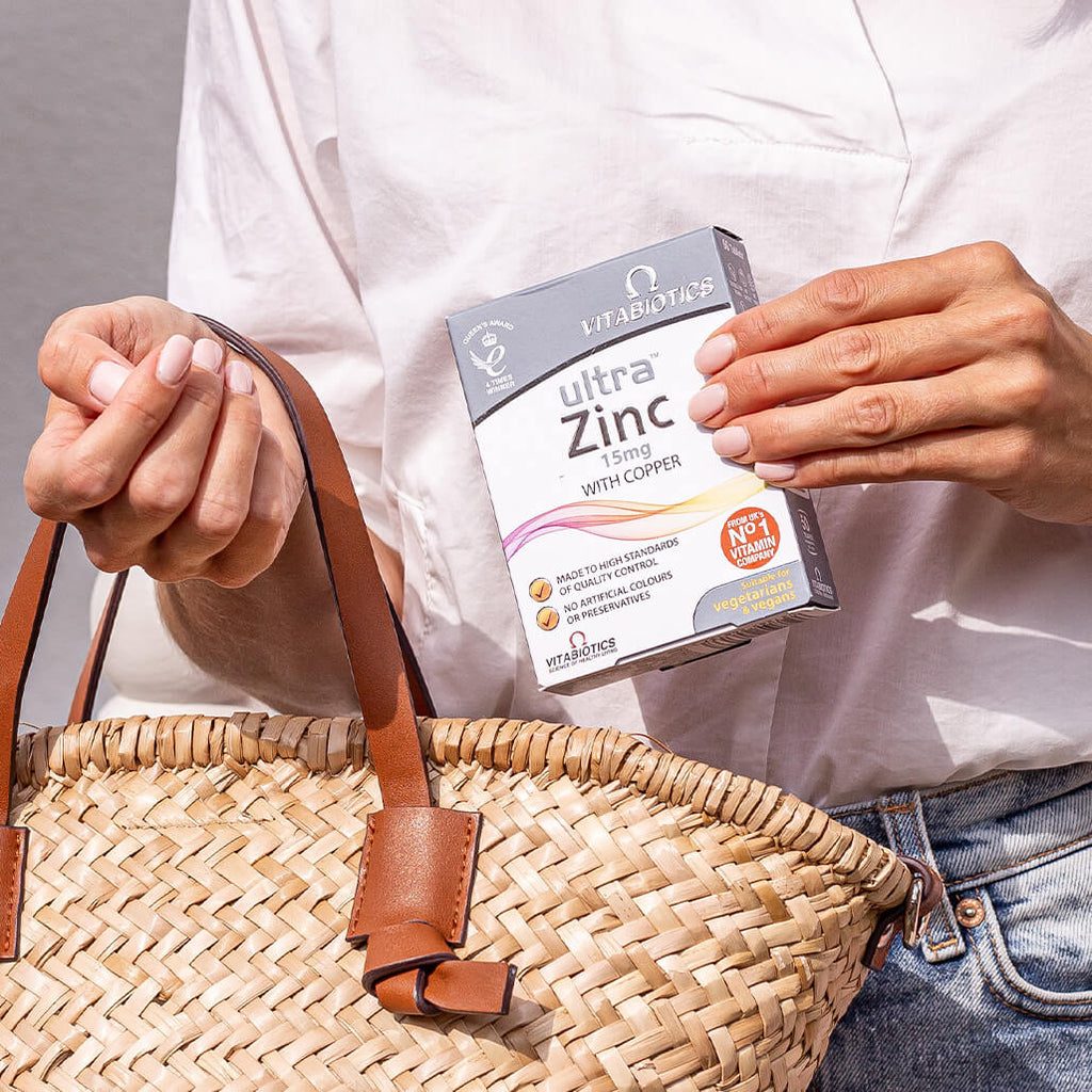 官網強調其精準配比，將鋅與生物素（Biotin）、多種抗氧化劑結合