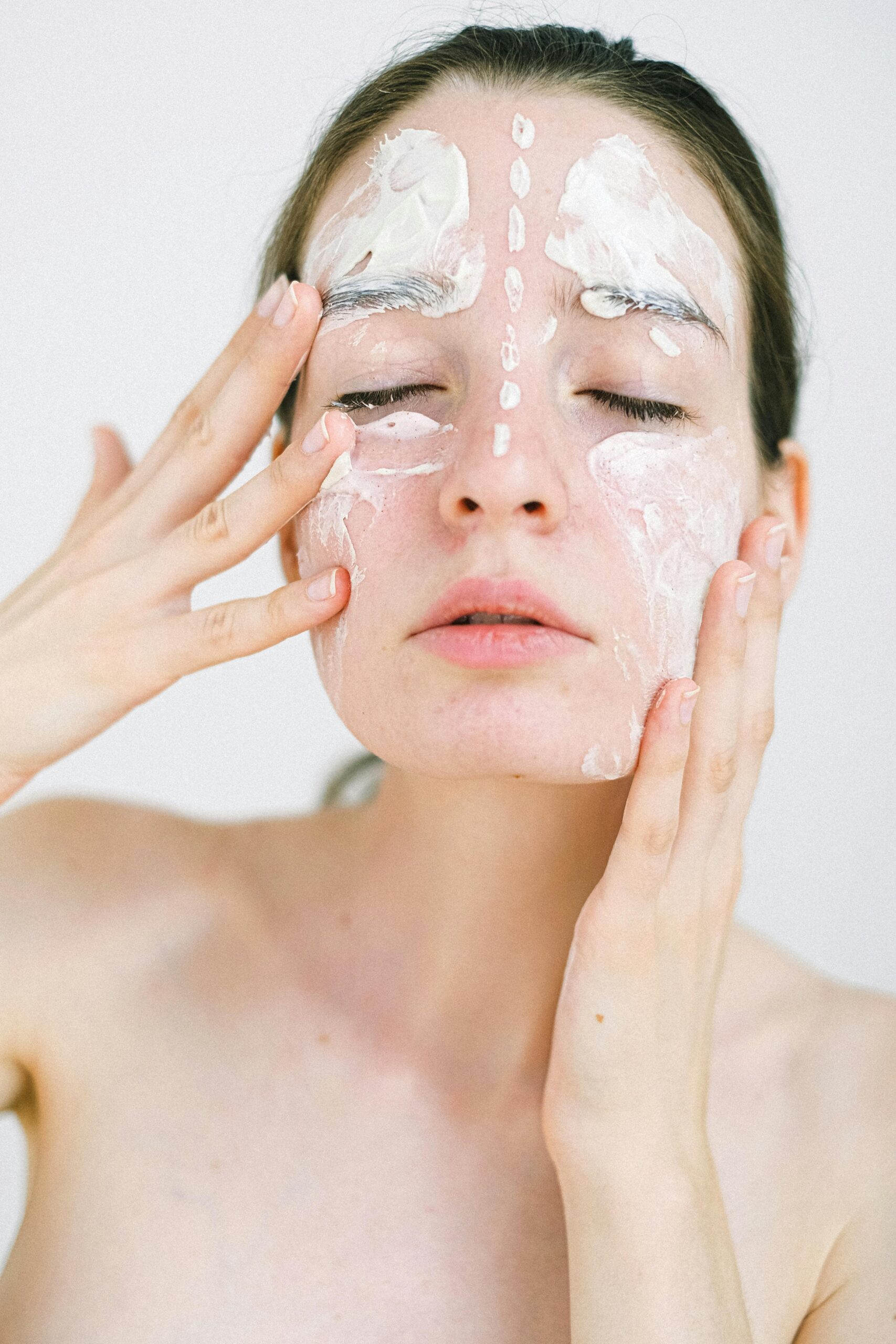 請根據臉部不同區域的「生態」來上妝