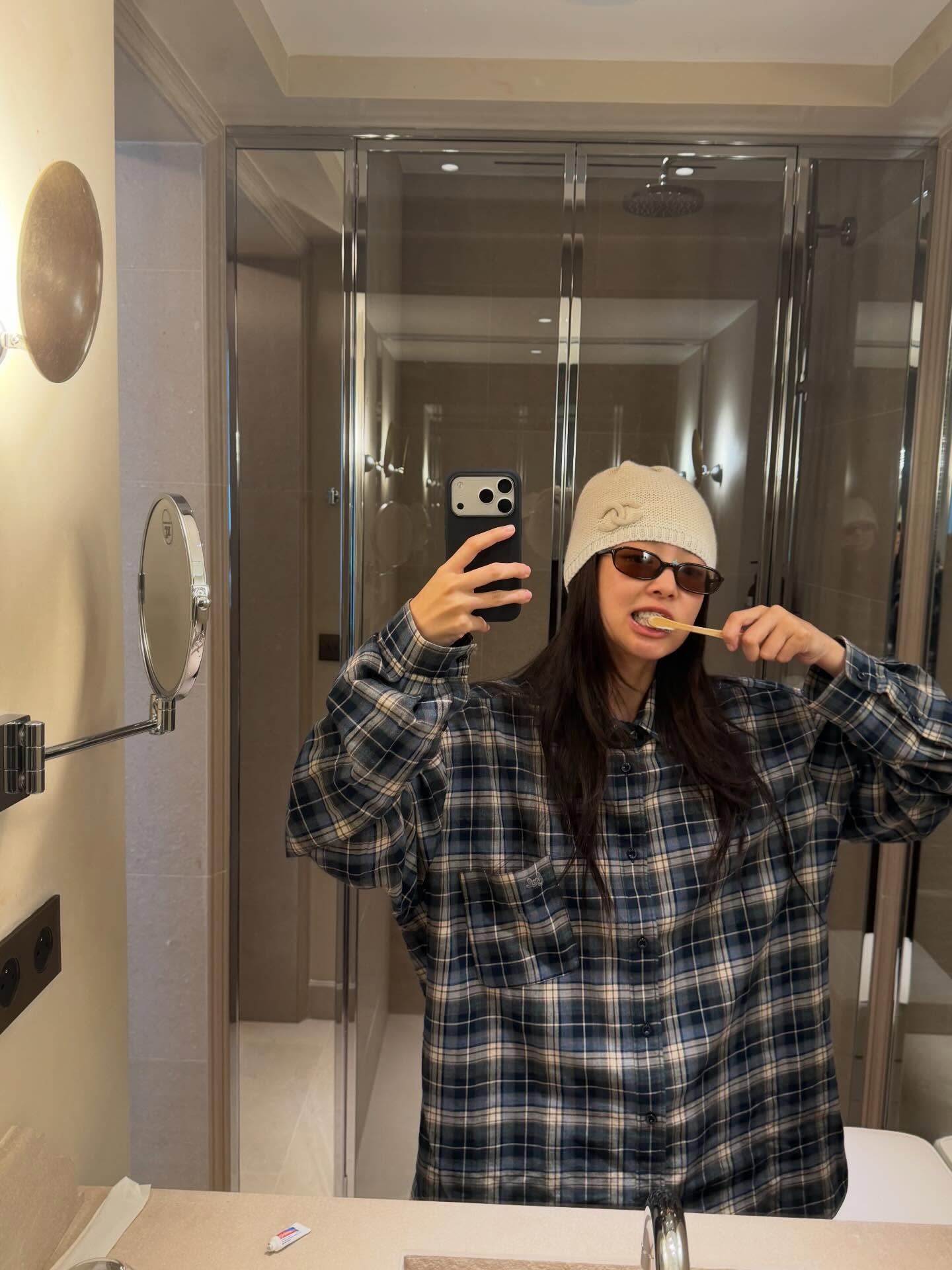 笑容裡的隱形戰場：韓國女生為什麼連牙齒都在「發光」?餐後三分鐘黃金清潔法，揭秘韓國流行的居家牙齒美白祕方！