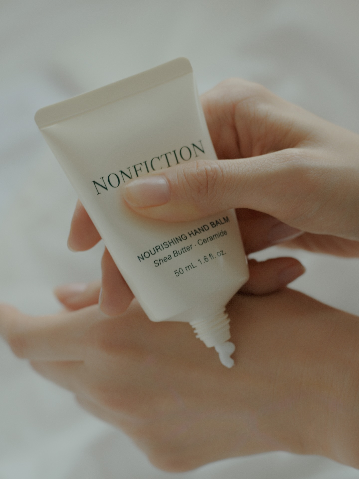 這回主角不是凡士林，而是化妝桌上的「妝前乳」