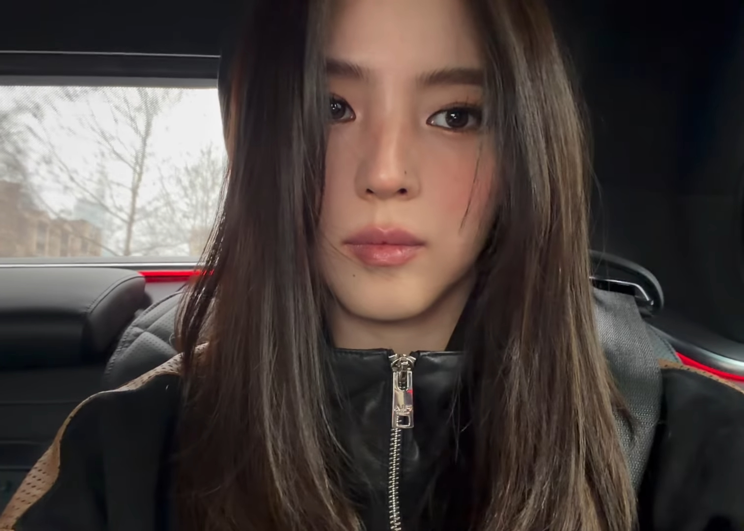 那種「邊界感」會讓妝面顯得生硬且略帶老氣