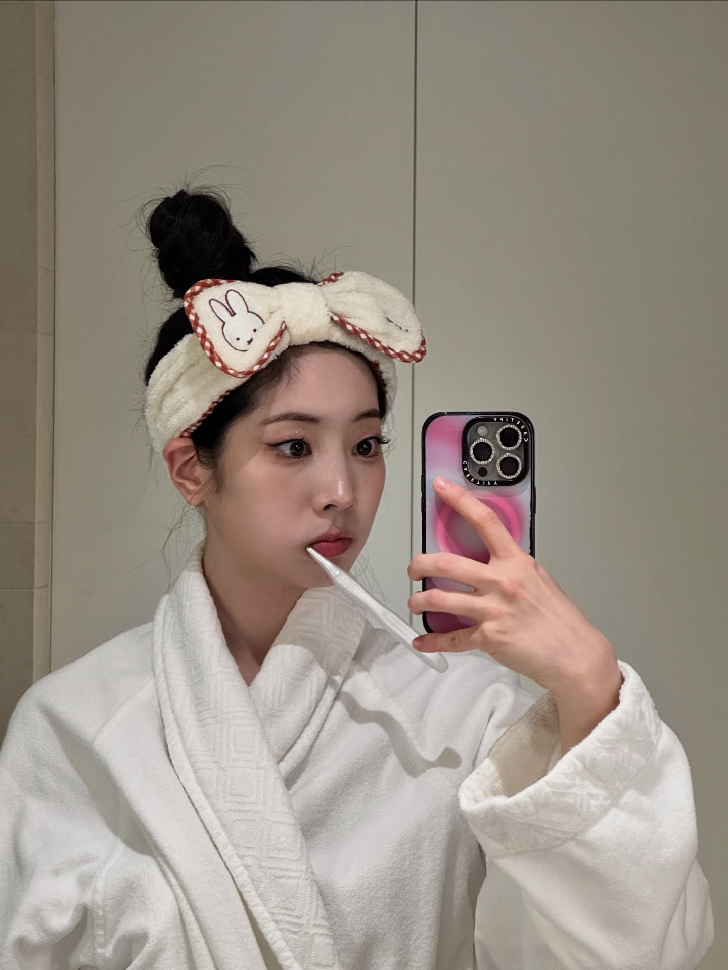 要真正守住眼神的緊緻度，不能只靠單一保養品