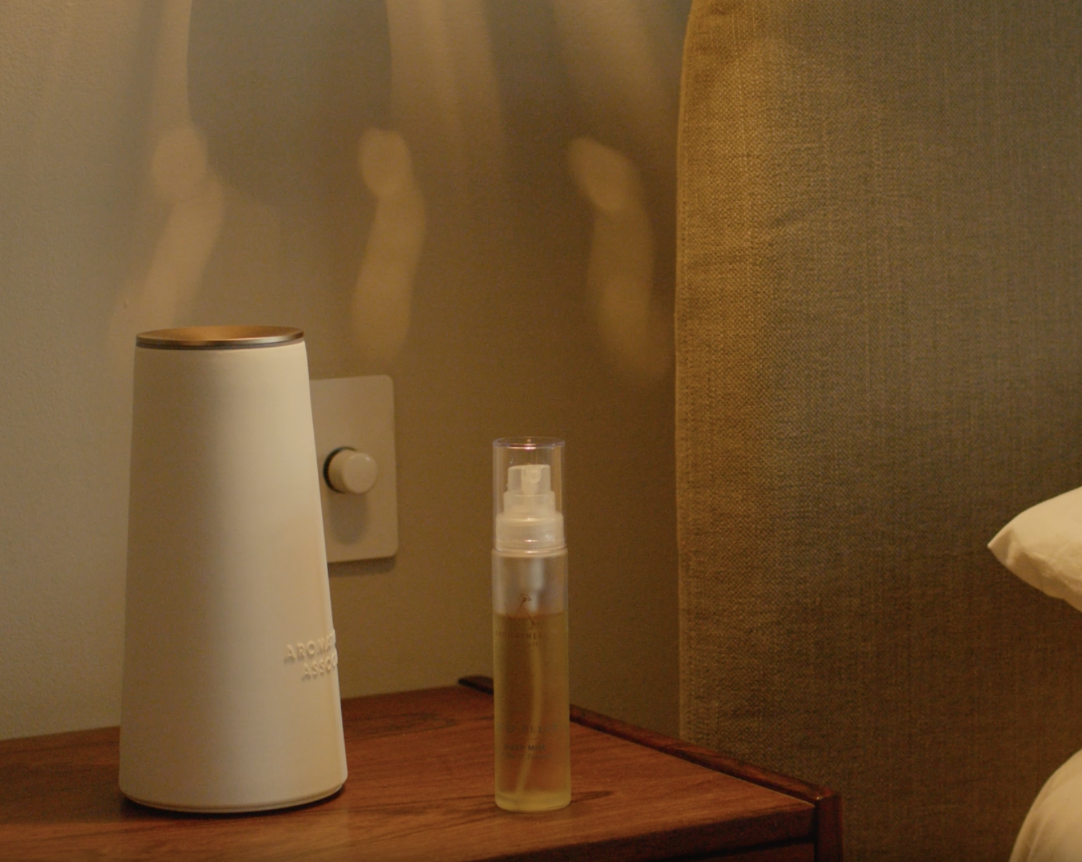 Aromatherapy Associates：晚間舒緩噴霧Deep Relax Sleep Mist