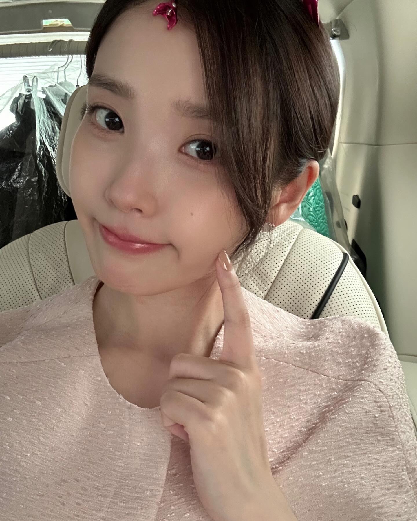 揭秘IU凍齡奇蹟！滴油濕敷法超實用，《21世紀大君夫人》牛奶肌全靠這5個保養習慣