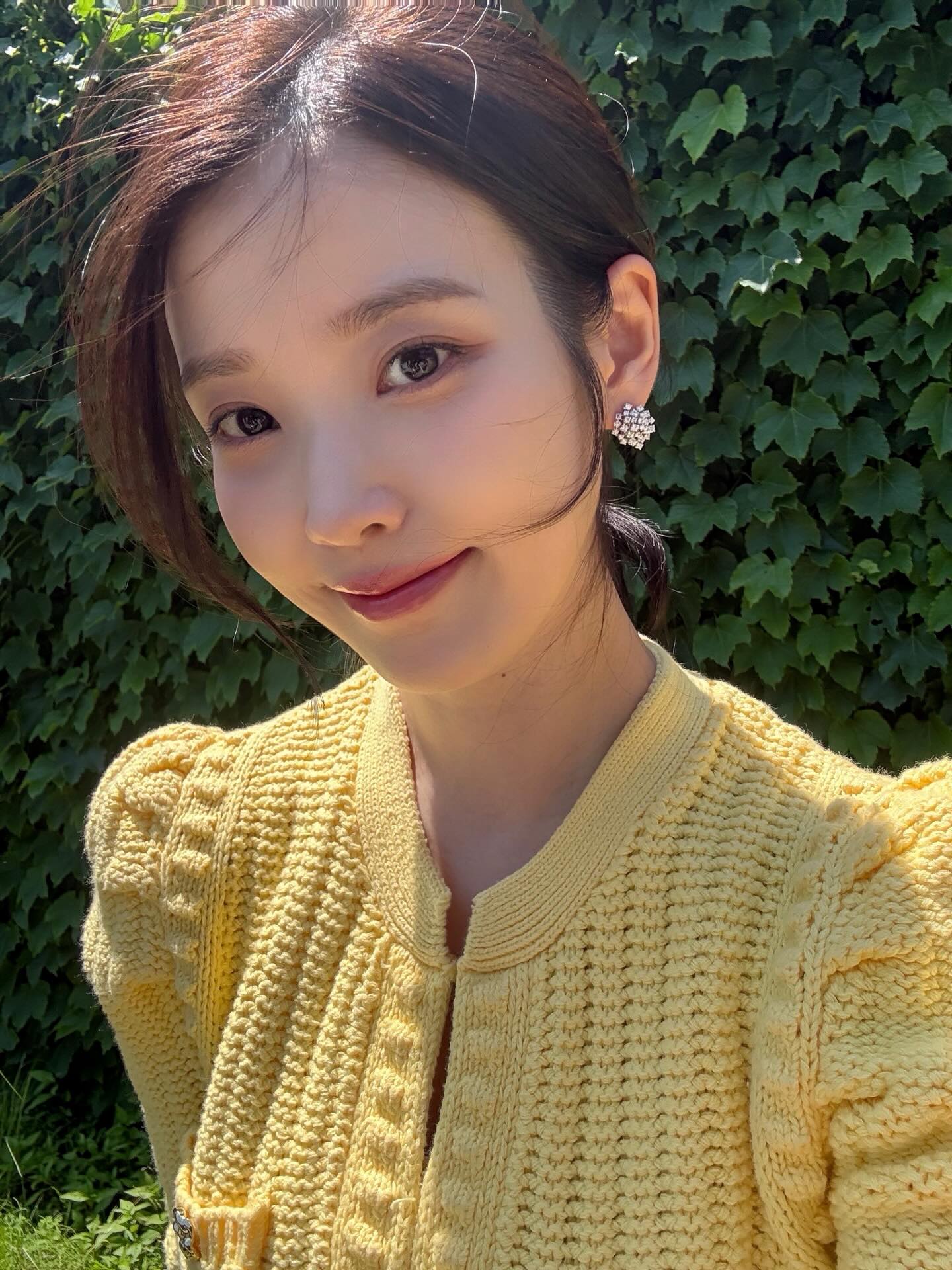 揭秘IU凍齡奇蹟！滴油濕敷法超實用，《21世紀大君夫人》牛奶肌全靠這5個保養習慣