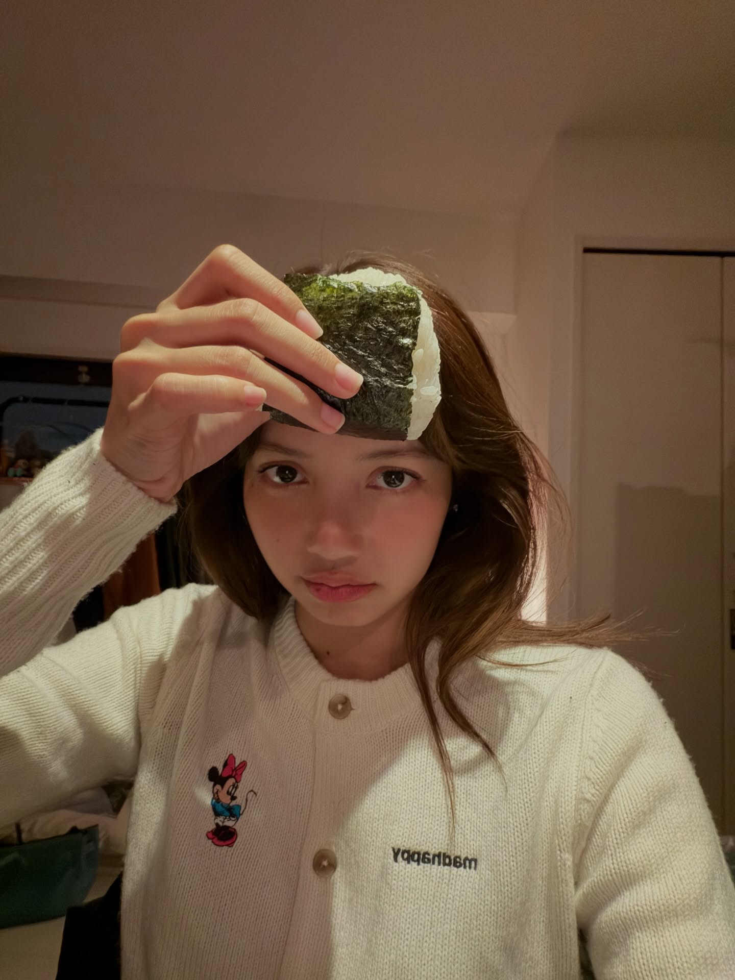 想減少臉部出油？比起吸油面紙，這幾種食物更有用！營養師建議的食物清單，告別臉部泛油與暗瘡