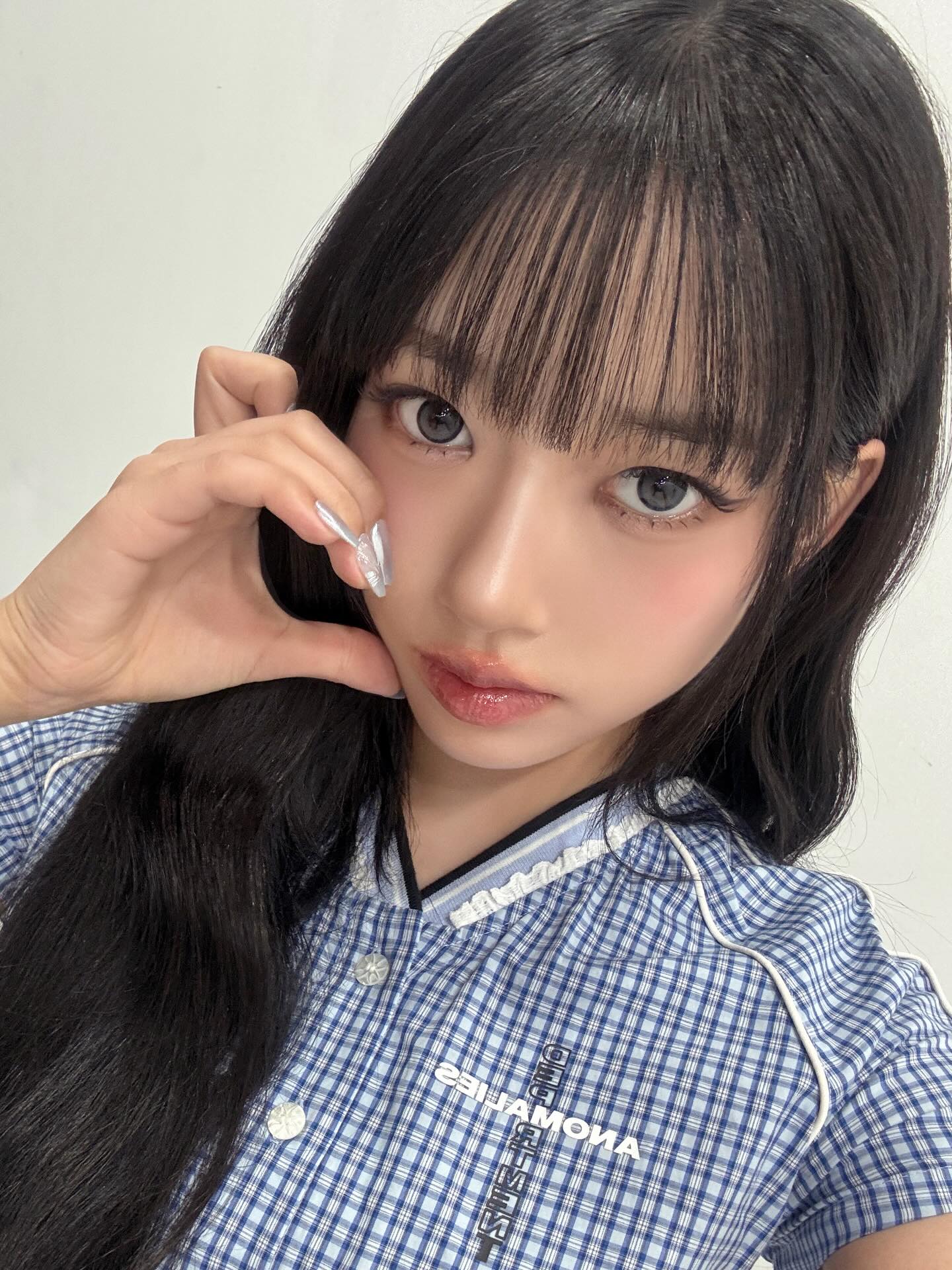 蜜粉怎麼拍不卡粉?YG彩妝師親授乾肌、油肌持妝秘訣是這個,告別脫妝地獄!