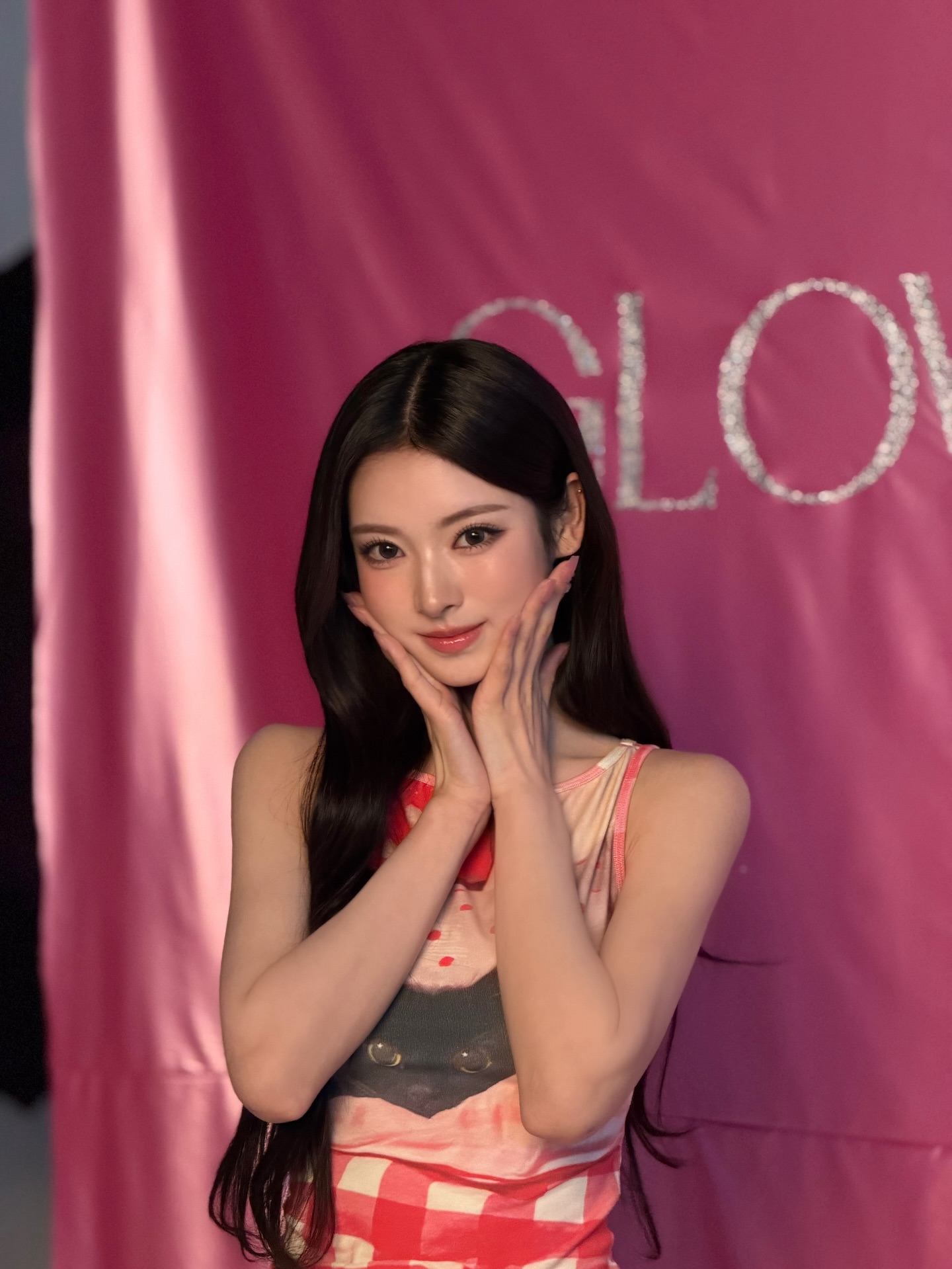 蜜粉怎麼拍不卡粉？YG彩妝師親授乾肌、油肌持妝秘訣是這個，告別脫妝地獄！