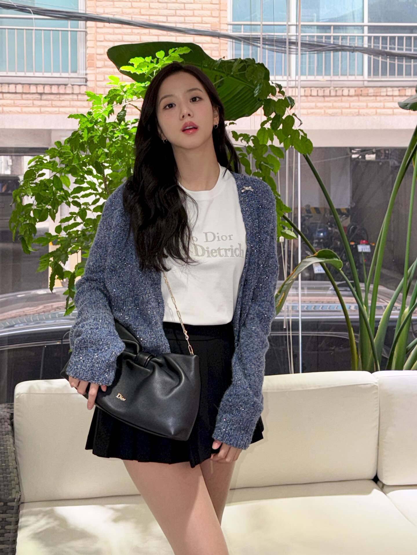 原來「低頭」不是唯一元兇？揭秘3大隱形頸紋成因，掌握「黃金提拉」精準消除頸紋