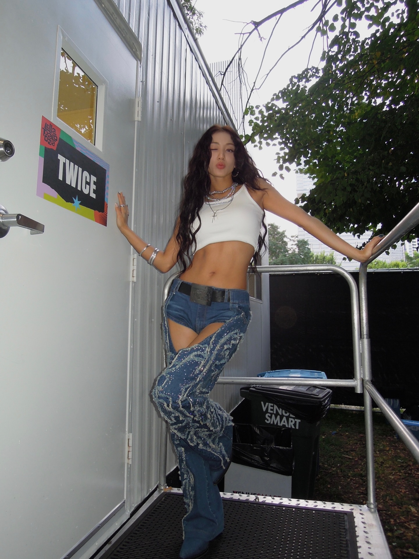 想讓衣服更好看？先練深層核心！這招躺著做的「平腹運動」5步驟，精準校正小腹凸出