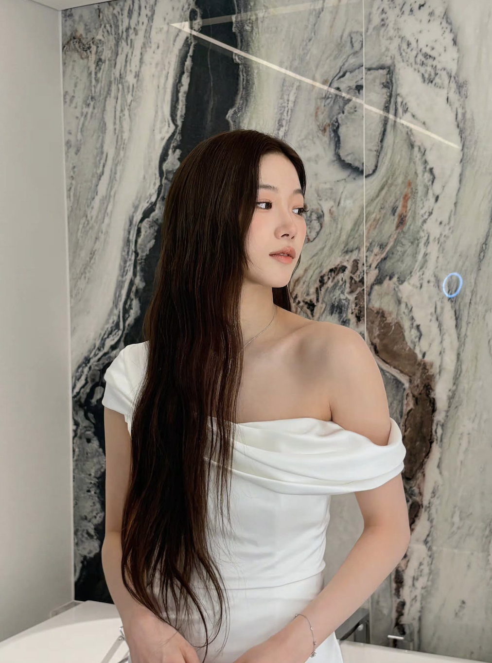 原來「這動作」才是毀髮元兇！95%的人洗完頭都在做，難怪護髮怎麼做都無感