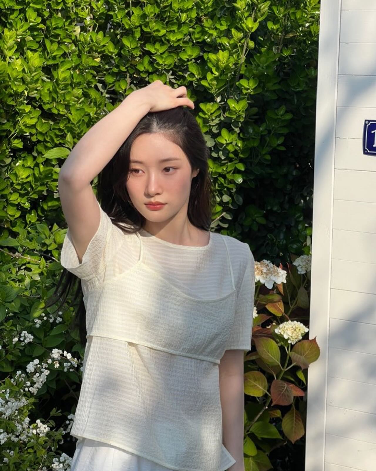 夏日皮膚暗沈改善指南：5招揪出肌膚暗沈蠟黃原因，10款2026熱門美白精華液推薦，用溫和淡斑成分養出原生透明肌